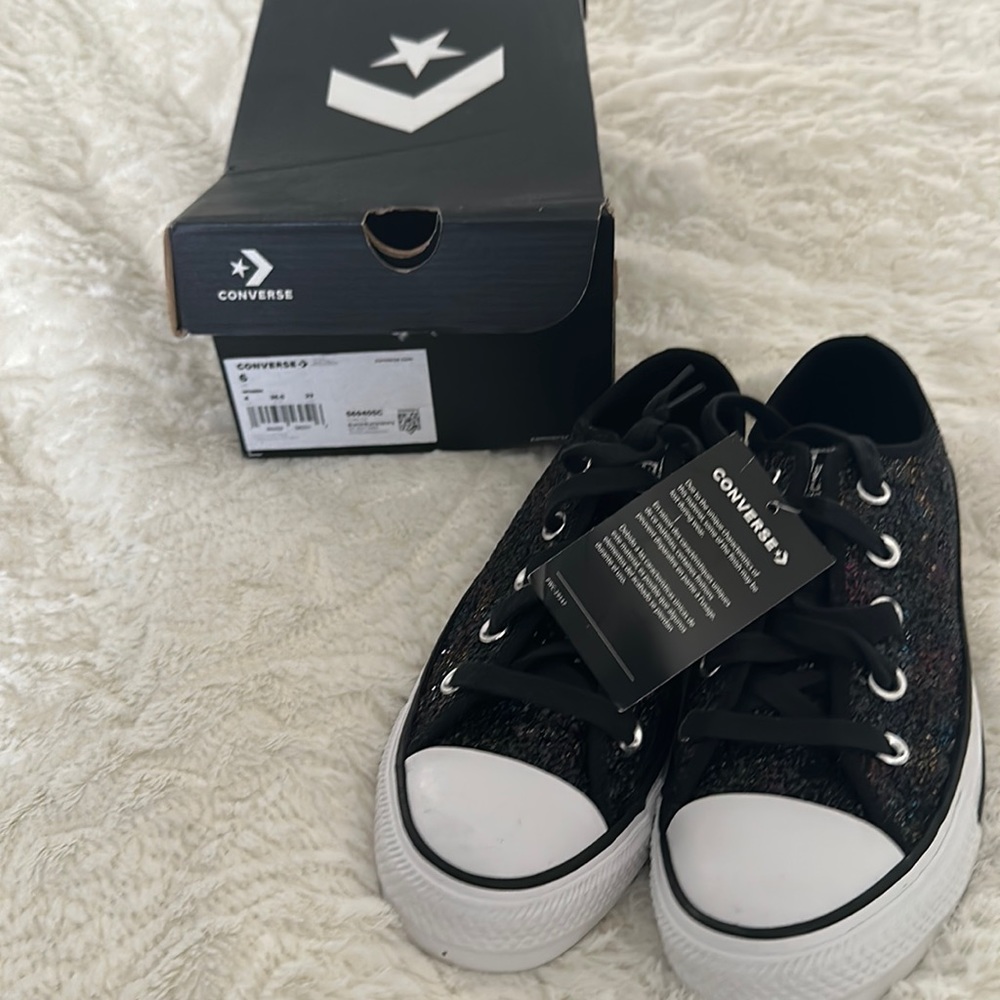 Brand New converse with tags and box ..women’s size 6